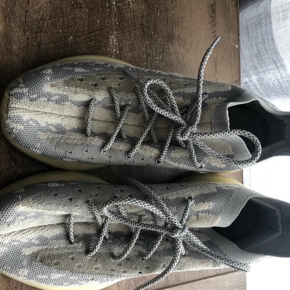 Adidas Yeezy beluga beige and cream size 10 - Picture 2 of 2